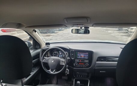 Mitsubishi Outlander III рестайлинг 3, 2019 год, 1 900 000 рублей, 8 фотография