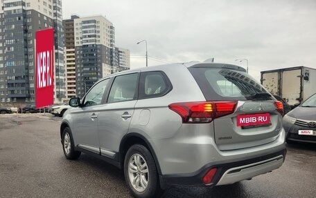 Mitsubishi Outlander III рестайлинг 3, 2019 год, 1 900 000 рублей, 3 фотография