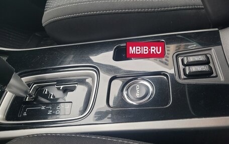 Mitsubishi Outlander III рестайлинг 3, 2019 год, 1 900 000 рублей, 14 фотография