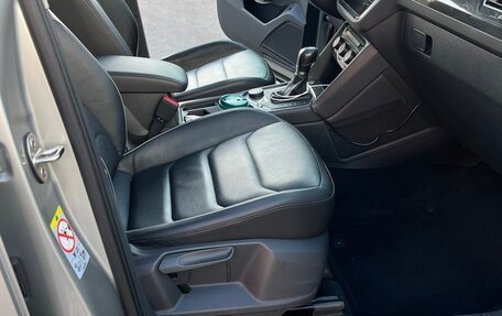 Volkswagen Tiguan II, 2018 год, 2 950 000 рублей, 15 фотография