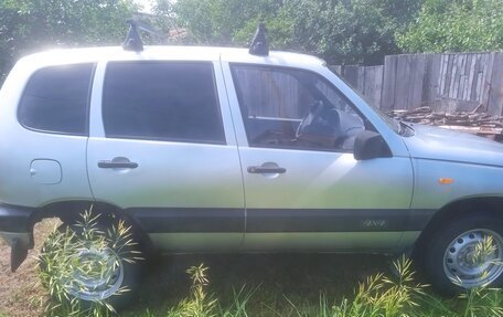 Chevrolet Niva I рестайлинг, 2004 год, 360 000 рублей, 1 фотография