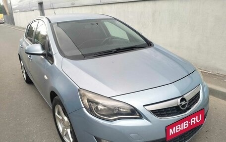 Opel Astra J, 2011 год, 575 000 рублей, 1 фотография