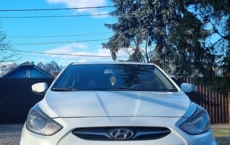 Hyundai Solaris II рестайлинг, 2012 год, 700 000 рублей, 3 фотография