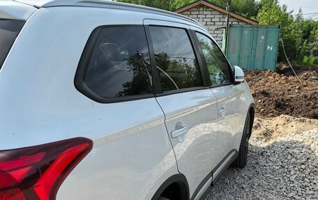 Mitsubishi Outlander III рестайлинг 3, 2017 год, 1 750 000 рублей, 8 фотография