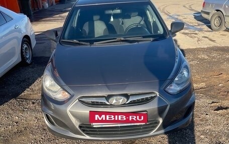 Hyundai Solaris II рестайлинг, 2013 год, 835 000 рублей, 2 фотография