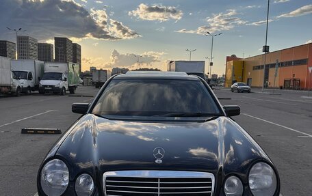 Mercedes-Benz E-Класс, 1999 год, 900 000 рублей, 3 фотография