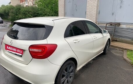 Mercedes-Benz A-Класс, 2015 год, 1 550 000 рублей, 4 фотография