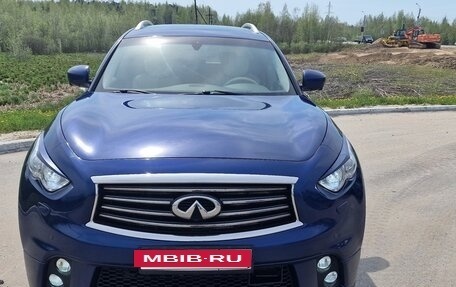 Infiniti QX70, 2015 год, 2 800 000 рублей, 7 фотография