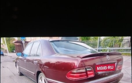 Mercedes-Benz E-Класс, 1996 год, 315 000 рублей, 2 фотография