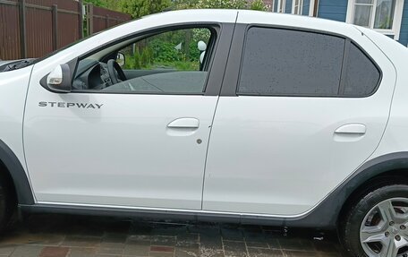 Renault Logan II, 2022 год, 1 300 000 рублей, 8 фотография