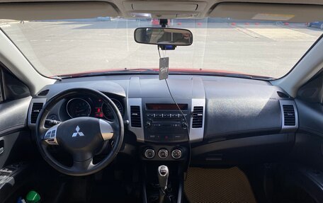 Mitsubishi Outlander III рестайлинг 3, 2011 год, 1 050 000 рублей, 15 фотография
