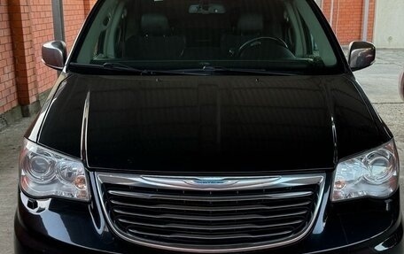 Chrysler Voyager IV, 2014 год, 1 800 000 рублей, 1 фотография