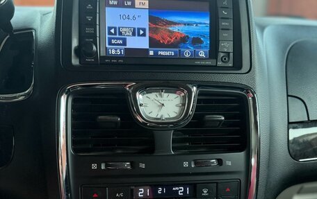 Chrysler Voyager IV, 2014 год, 1 800 000 рублей, 8 фотография