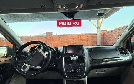 Chrysler Voyager IV, 2014 год, 1 800 000 рублей, 3 фотография