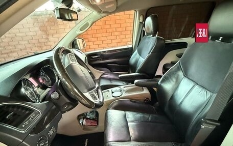 Chrysler Voyager IV, 2014 год, 1 800 000 рублей, 7 фотография