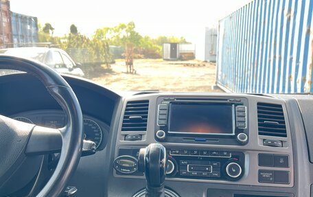 Volkswagen Caravelle T5, 2013 год, 2 590 000 рублей, 21 фотография