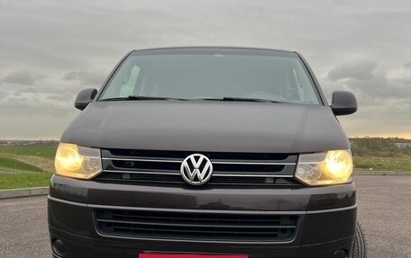 Volkswagen Caravelle T5, 2013 год, 2 590 000 рублей, 2 фотография