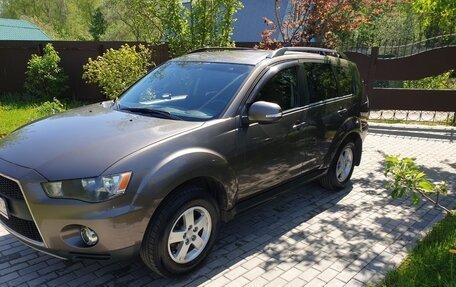 Mitsubishi Outlander III рестайлинг 3, 2012 год, 1 300 000 рублей, 4 фотография