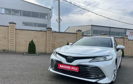 Toyota Camry, 2018 год, 2 320 000 рублей, 1 фотография