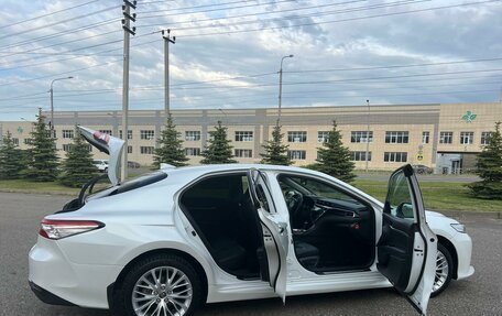 Toyota Camry, 2018 год, 2 320 000 рублей, 2 фотография