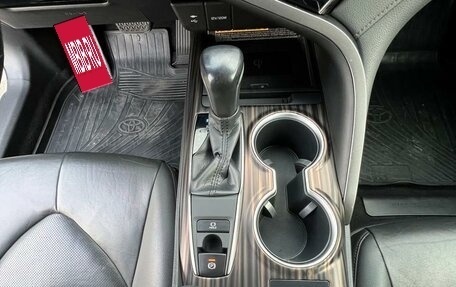 Toyota Camry, 2018 год, 2 320 000 рублей, 8 фотография