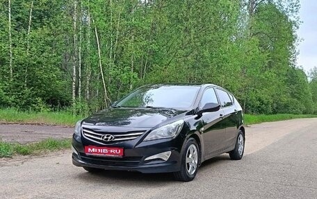 Hyundai Solaris II рестайлинг, 2015 год, 1 130 000 рублей, 1 фотография