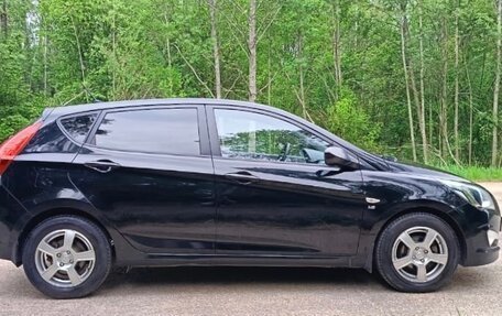 Hyundai Solaris II рестайлинг, 2015 год, 1 130 000 рублей, 4 фотография