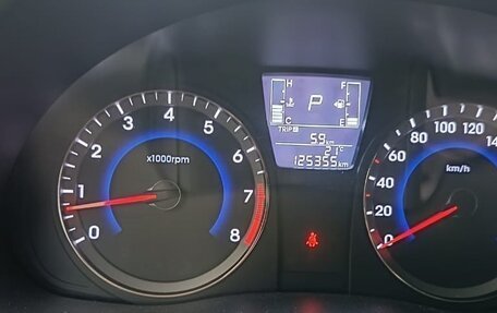 Hyundai Solaris II рестайлинг, 2015 год, 1 130 000 рублей, 24 фотография