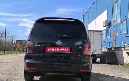 Volkswagen Touran III, 2008 год, 680 000 рублей, 2 фотография