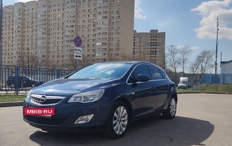 Opel Astra J, 2011 год, 560 000 рублей, 2 фотография
