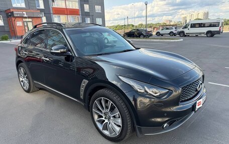 Infiniti QX70, 2015 год, 2 050 000 рублей, 11 фотография