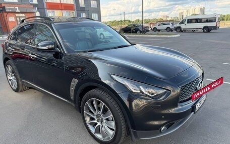 Infiniti QX70, 2015 год, 2 050 000 рублей, 10 фотография