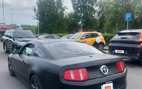 Ford Mustang VI рестайлинг, 2011 год, 1 730 000 рублей, 5 фотография