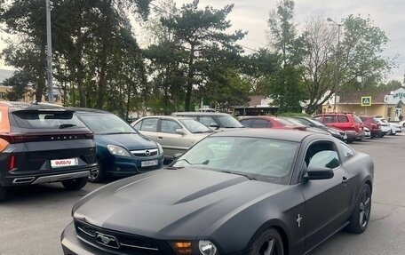 Ford Mustang VI рестайлинг, 2011 год, 1 730 000 рублей, 2 фотография