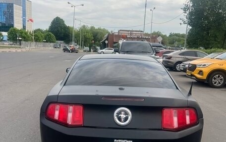 Ford Mustang VI рестайлинг, 2011 год, 1 730 000 рублей, 4 фотография