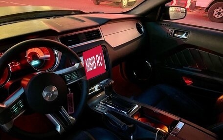 Ford Mustang VI рестайлинг, 2011 год, 1 730 000 рублей, 7 фотография