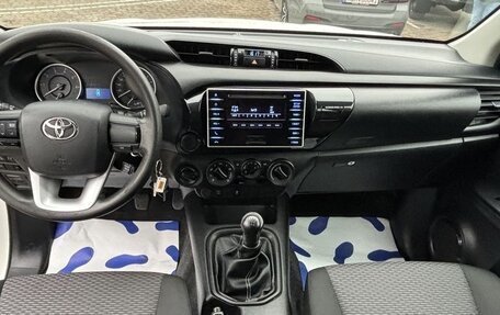 Toyota Hilux VIII, 2020 год, 2 810 000 рублей, 9 фотография