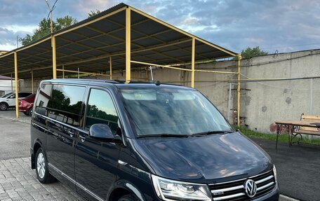 Volkswagen Multivan T6 рестайлинг, 2018 год, 5 200 000 рублей, 1 фотография