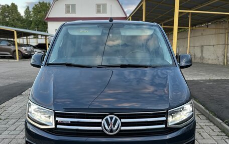 Volkswagen Multivan T6 рестайлинг, 2018 год, 5 200 000 рублей, 2 фотография