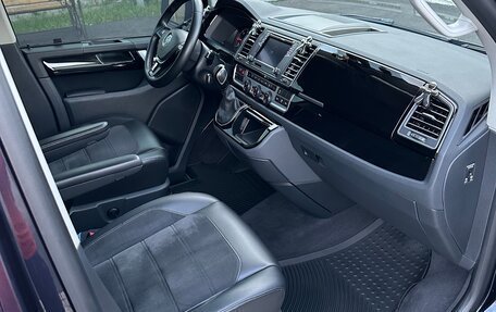 Volkswagen Multivan T6 рестайлинг, 2018 год, 5 200 000 рублей, 20 фотография