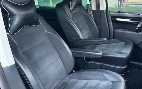Volkswagen Multivan T6 рестайлинг, 2018 год, 5 200 000 рублей, 21 фотография