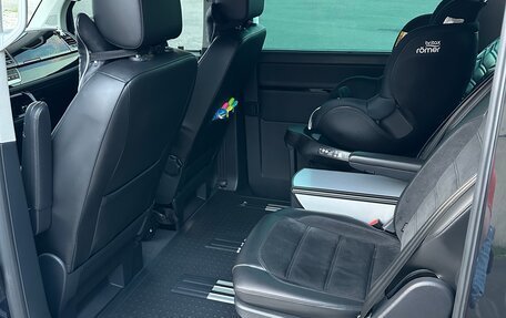 Volkswagen Multivan T6 рестайлинг, 2018 год, 5 200 000 рублей, 14 фотография