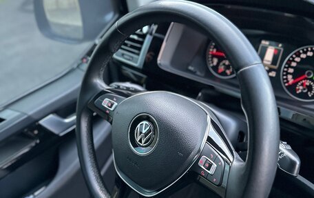 Volkswagen Multivan T6 рестайлинг, 2018 год, 5 200 000 рублей, 25 фотография