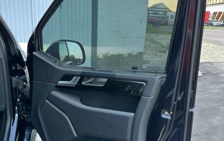 Volkswagen Multivan T6 рестайлинг, 2018 год, 5 200 000 рублей, 26 фотография