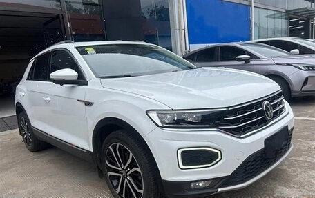 Volkswagen T-Roc I, 2022 год, 1 500 200 рублей, 2 фотография