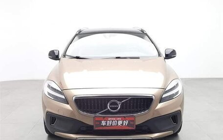 Volvo V40 II рестайлинг, 2017 год, 1 533 000 рублей, 2 фотография
