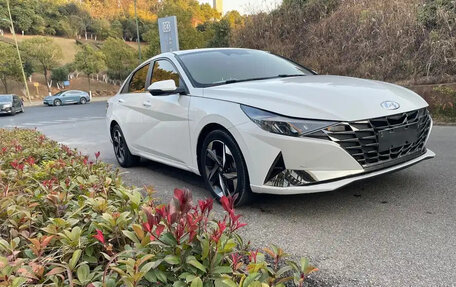 Hyundai Elantra, 2022 год, 1 150 000 рублей, 3 фотография