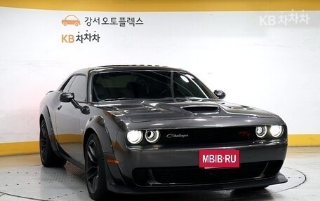 Dodge Challenger III рестайлинг 2, 2021 год, 13 725 000 рублей, 2 фотография