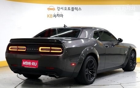 Dodge Challenger III рестайлинг 2, 2021 год, 13 725 000 рублей, 3 фотография
