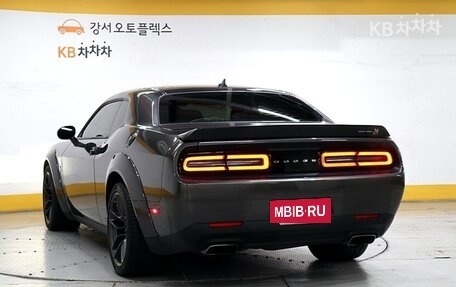 Dodge Challenger III рестайлинг 2, 2021 год, 13 725 000 рублей, 4 фотография